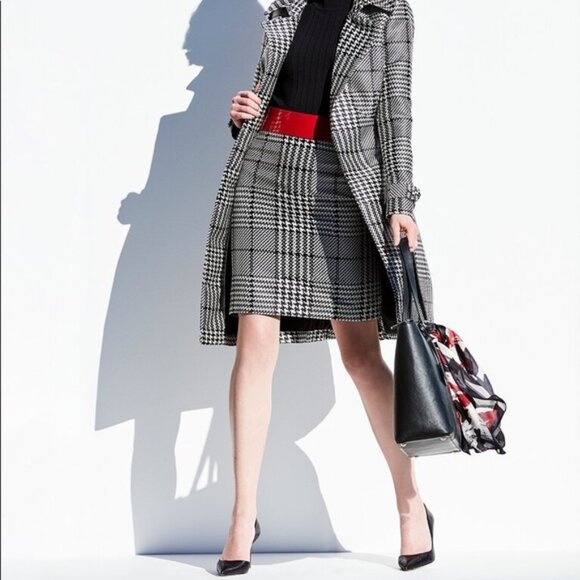 White House Black Market Dresses & Skirts - WHITE HOUSE BLACK MARKET Houndstooth Pencil Knee Black and White Skirt size 0